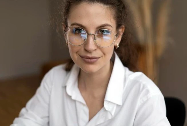 Presenter running a live poll during a webinar